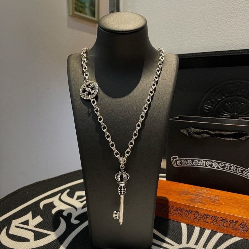Ch*0me He**ts necklaces